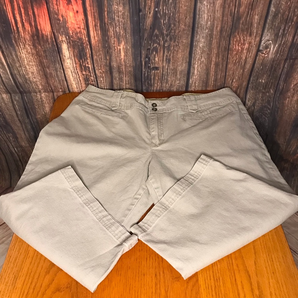 NWOT Cabelas Canvas Capris